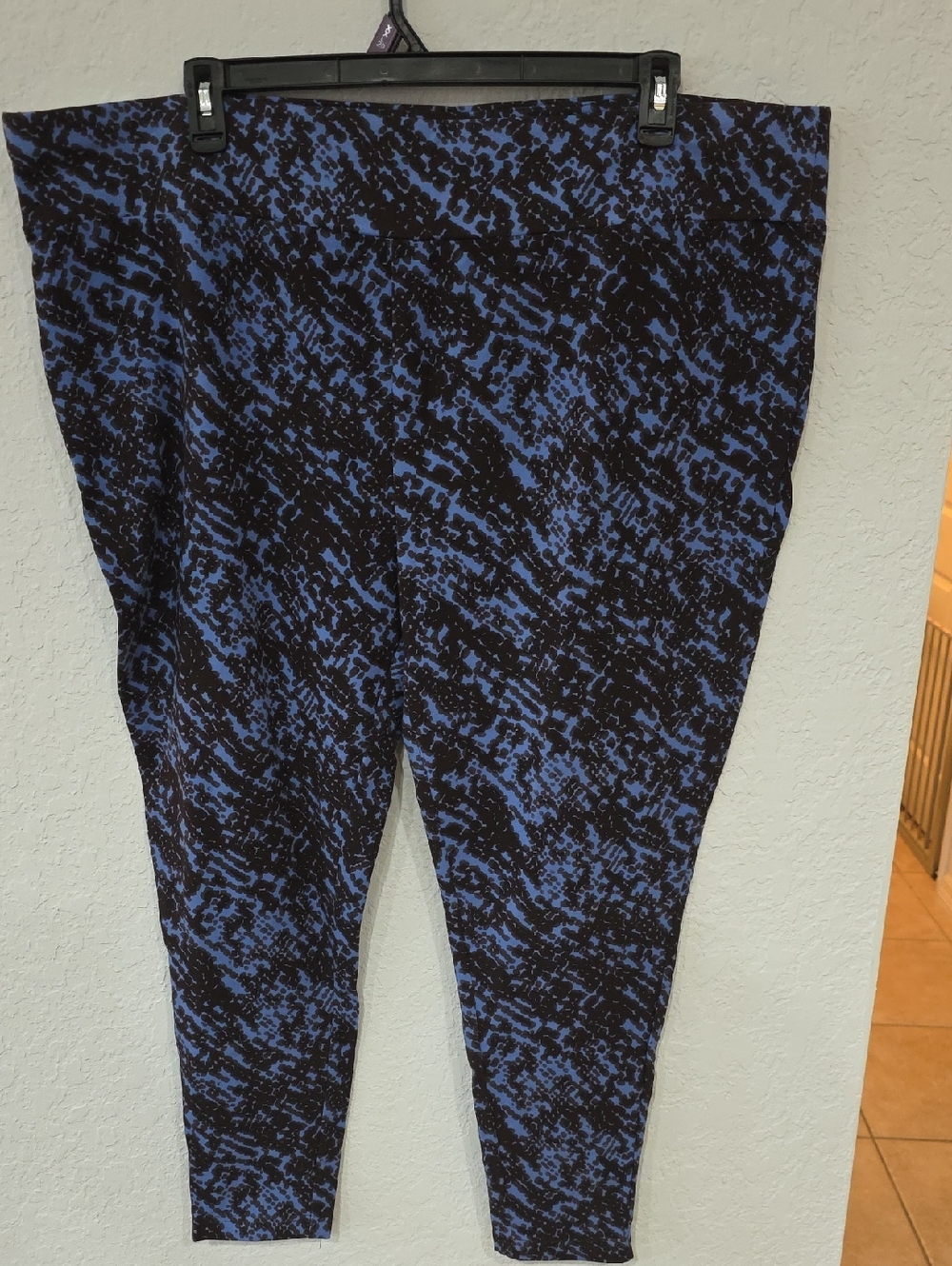 Terra & Sky Blue and Black Abstract Print Leggings